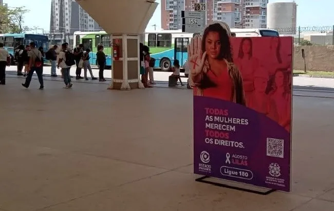 ‘Agosto Lilás’: SESM leva serviços e conscientização às mulheres no Terminal de Itaparica