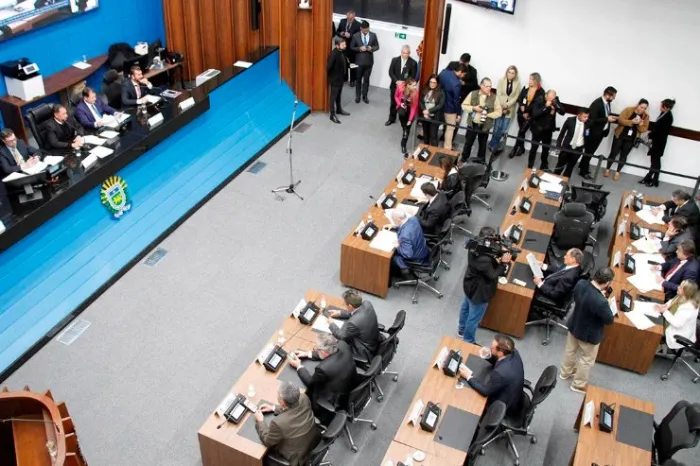 Parlamentares devem votar três projetos na sessão desta quarta-feira