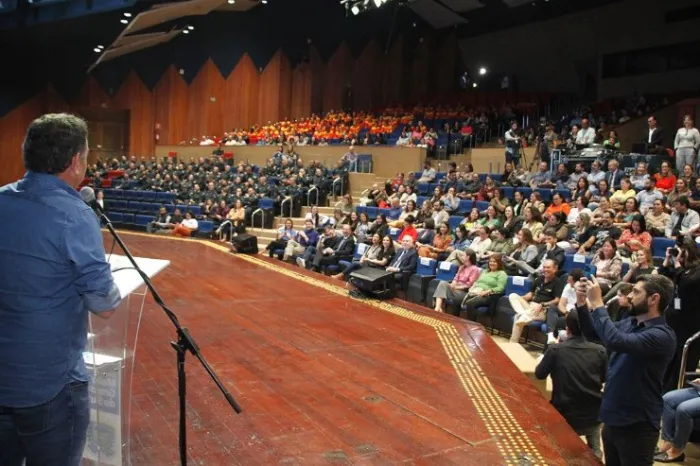 Deputado Gerson Claro, presidente da Assembleia Legislativa, fala durante o lançamento oficial da 2ª Corrida dos Poderes 