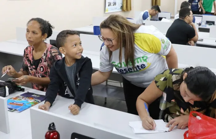 Governo Presente: Secretaria de Educação auxilia jovens e adultos a concluírem os estudos