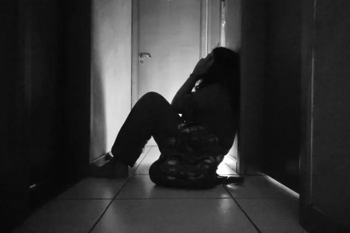 Fatores diversos, como tristeza e solidão, tornam o suicídio um problema que se concentra entre os jovens 