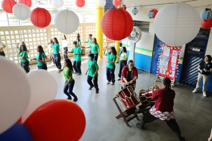 Escola estadual bilíngue português-japonês realiza festival tradicional do verão nipônico
