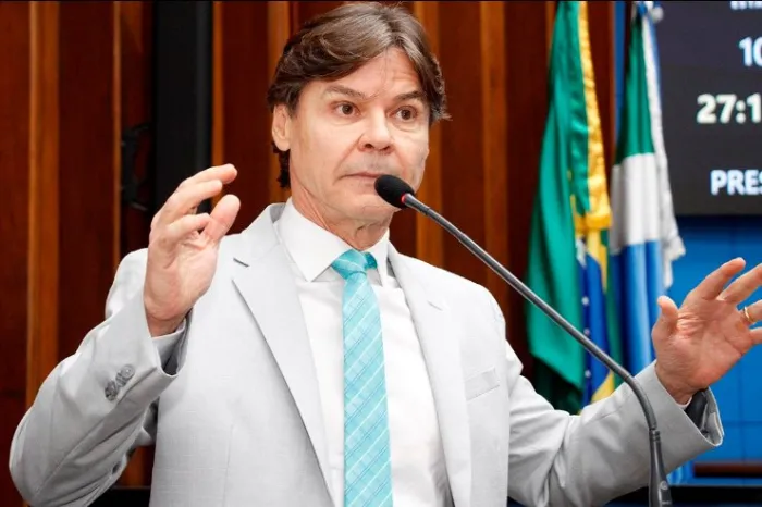 Ao negar intervenções no Rio Paraguai, IBAMA condena população de mais de 100 mil habitantes aos ostracismo econômico na região pantaneira, diz deputado.