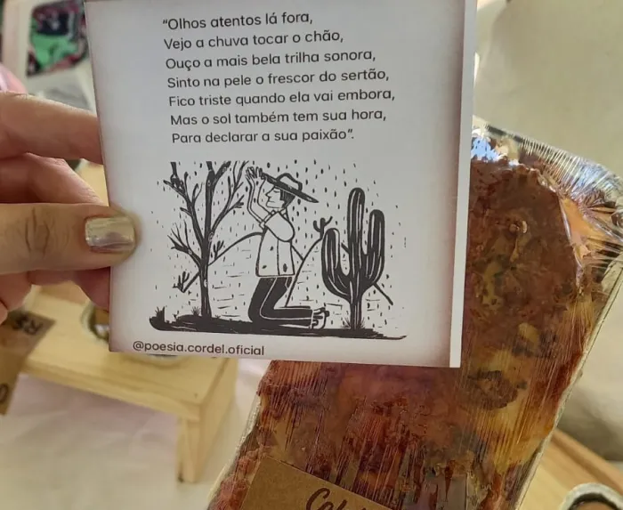 Feira dos Aromas da FCJA mistura pães e biscoitos artesanais com a literatura de cordel