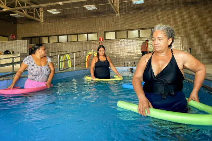 Pacientes têm avanços na mobilidade com a hidroterapia no Hospital Abelardo Santos