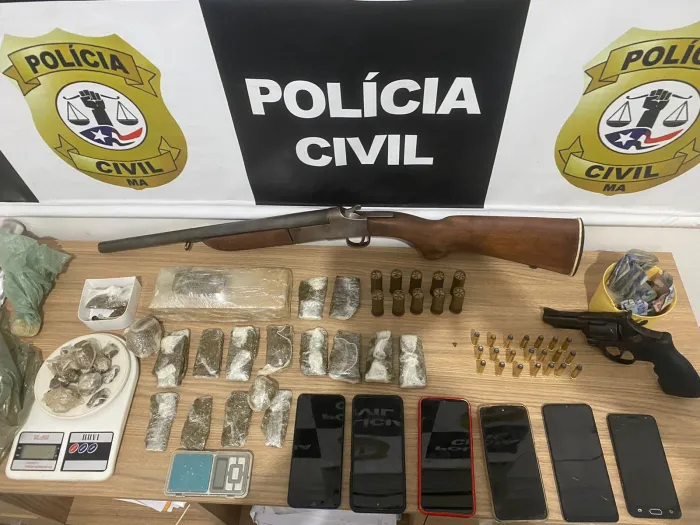 - Drogas e armas apreendidas durante a operação (Foto: Divulgação)