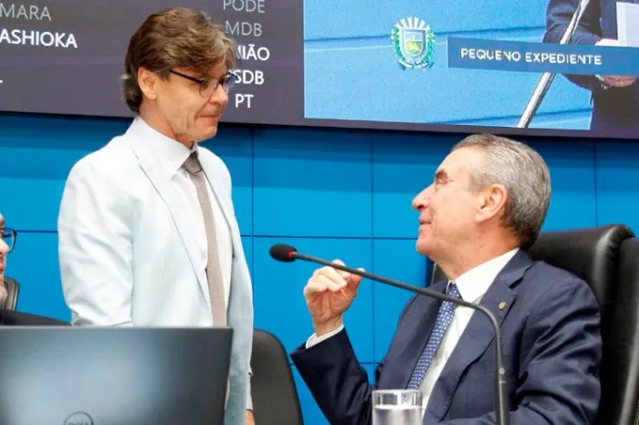 Nova lei é de autoria do deputado Paulo Corrêa (à direita) com coautoria de Paulo Duarte (em pé)