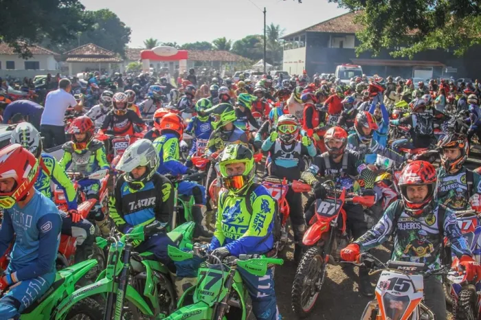 Trilhão motociclístico reúne pilotos em Pedro Canário