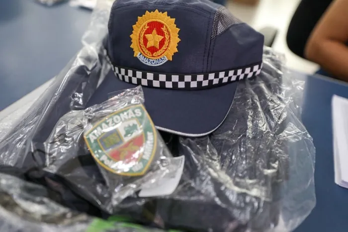 Governo do Amazonas entrega fardamentos de mil alunos soldados que reforçarão o efetivo da Polícia Militar