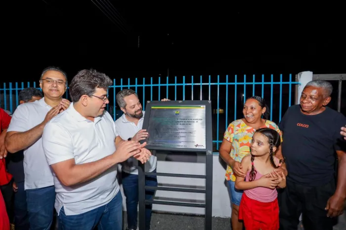 Rafael Fonteles inaugura primeira obra de asfaltamento em Pavussu