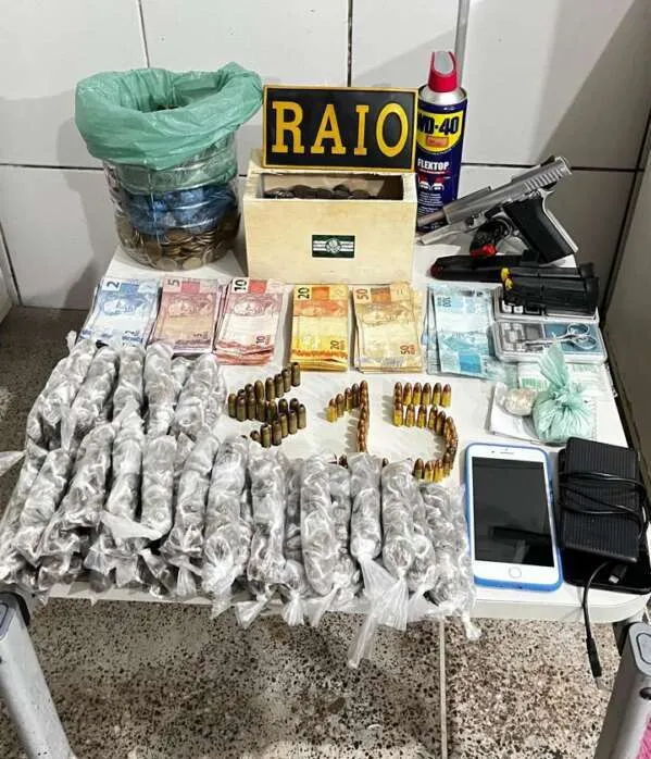 PMCE localiza arma de fogo, drogas e dinheiro em espécie no bairro Pref. José Walter