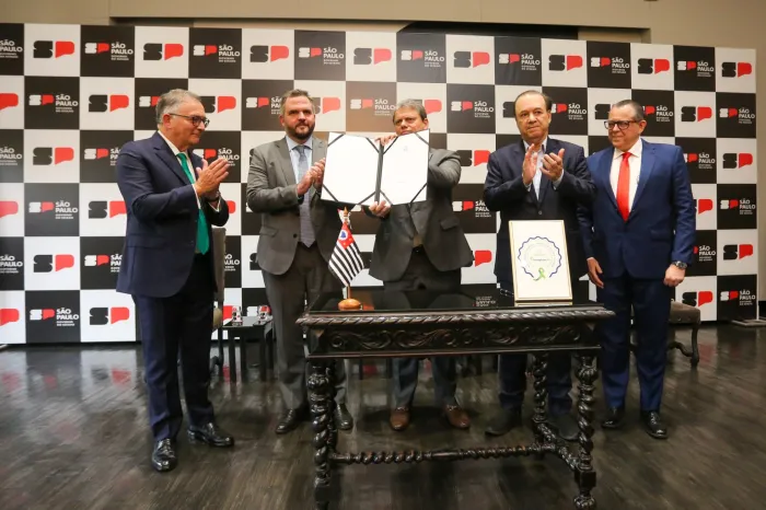 Assinatura do termo de parceria com o Instituto Brasileiro de Aviação no Palácio dos Bandeirantes