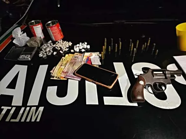 Suspeito de tráfico ilícito de drogas é preso em flagrante pela PMCE em Acarape