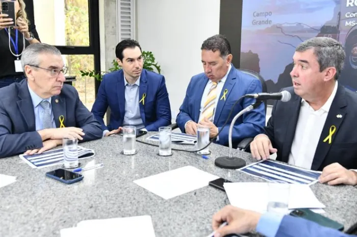 Governador Eduardo Riedel apresentou projeto aos deputados estaduais nesta terça (10)