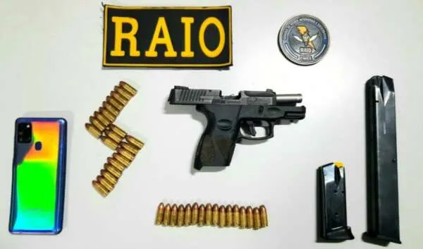 Dupla é capturada pela PMCE com arma de fogo e munições em Paracuru