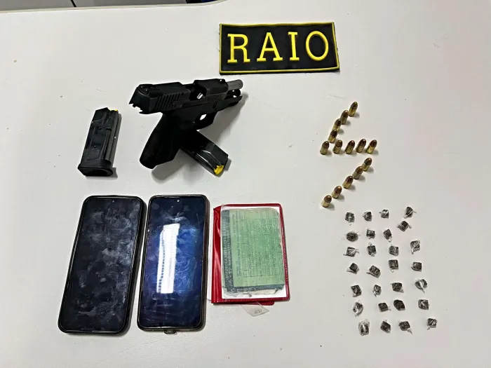 PMCE prende em flagrante suspeito de tráfico de drogas e apreende entorpecentes e arma de fogo em Groaíras