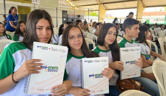 Mais de 500 estudantes da rede estadual participam de revisão para o Enem em Oeiras