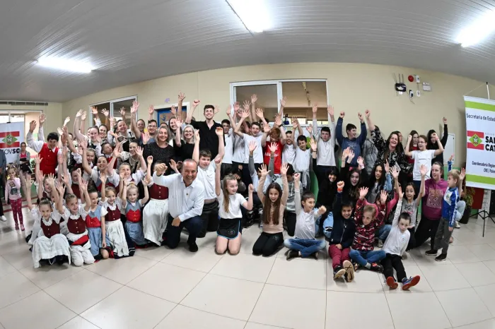 Governador entrega reforma de escola de ensino fundamental Sede Oldenburg em Palmitos