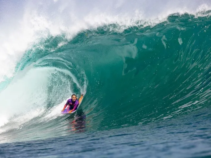 Neymara Carvalho disputa etapa do Circuito de Bodyboarding de Santa Catarina