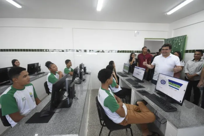 Rafael Fonteles entrega reforma de escola que vai beneficiar mais de 280 estudantes em Alvorada do Gurguéia 