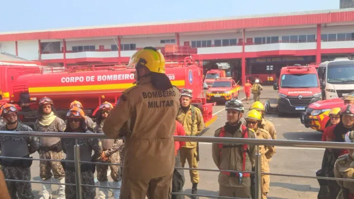 Corpo de Bombeiros monta força-tarefa para extinguir incêndio em Iranduba