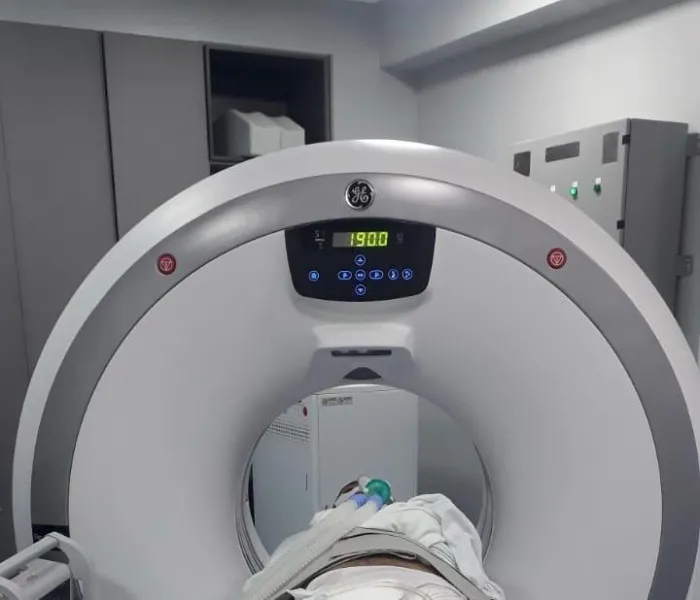 Hospital de Catolé do Rocha realiza tomografia em criança com acompanhamento de anestesista