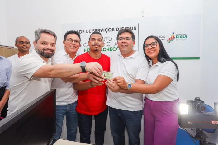 Em Amarante, Rafael Fonteles visita sede do Instituto de Identificação Digital Félix Pachêco