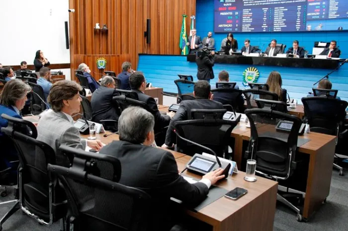 Projetos serão analisados e votados durante sessão plenária, que tem início às 9h com transmissão ao vivo
