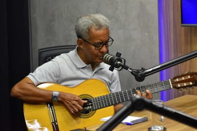 CLDF concede o título de Cidadão Honorário de Brasília ao músico Tião Rodrigues, fundador da banda Squema 6