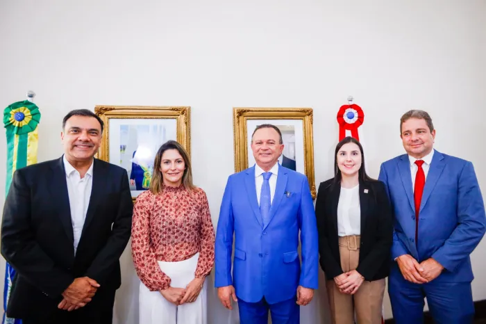 - Governador Carlos Brandão e representantes da TIM celebram 100% da cobertura 5G em São Luís (Foto: Brunno Carvalho)