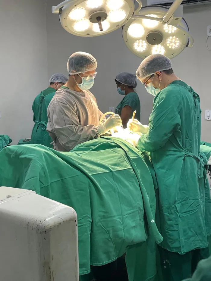 Hospital Justino Luz realiza pela primeira vez cirurgia de alta complexidade para estabilização de coluna