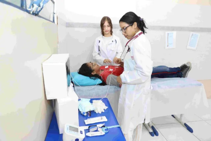 Feira de Profissões: Alunos do Ensino Fundamental apuram conhecimento sobre carreiras profissionais