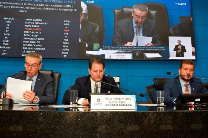 Projetos serão analisados e votados durante sessão plenária, que tem início às 9h com transmissão ao vivo