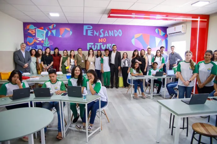 Gestores da FGV e da Àra Educação conhecem modelo de escola de tempo integral piauiense