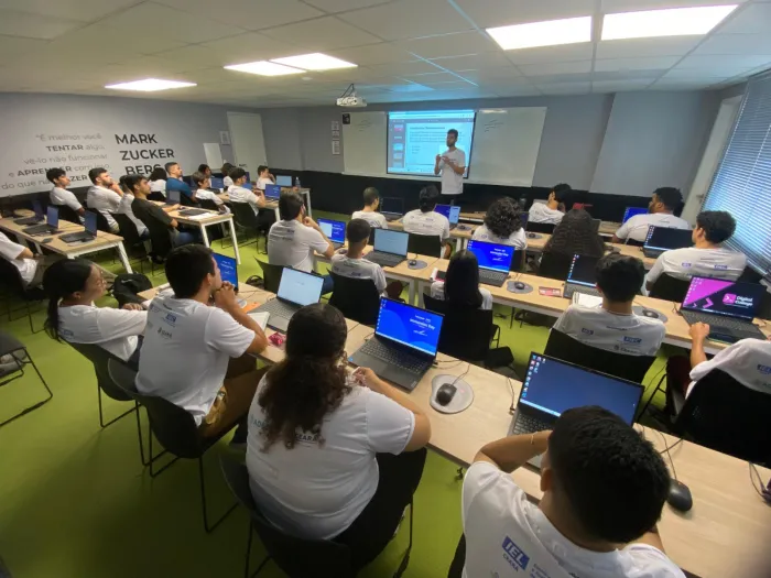 Geração Tech oferece 500 vagas online gratuitas para jovens cearenses em TI