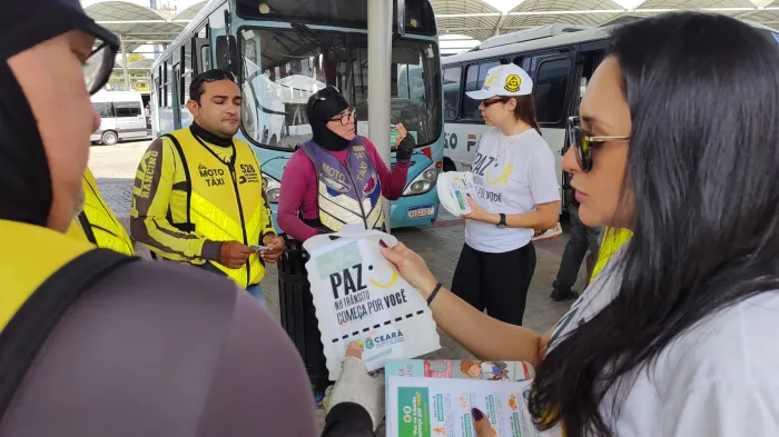Detran-CE realiza ação educativa no Terminal de Transporte Complementar em Sobral