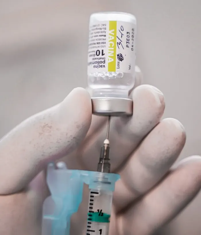 Mudanças na vacinação contra poliomielite: gotinha será substituída por dose injetável (Foto: Iron Braz)