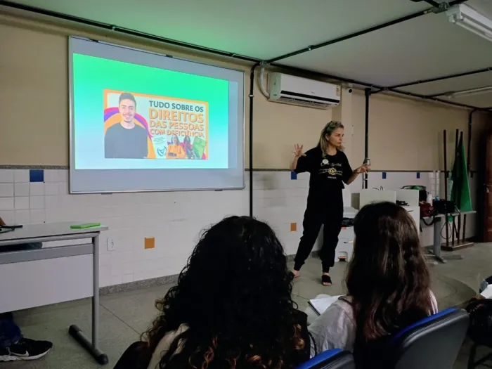 Aulão presencial prepara alunos para redação do Enem