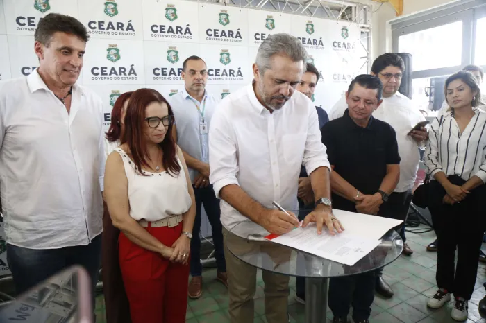 Em Iguatu, governador assina desapropriação de terreno para construção do Hospital Regional do Centro-Sul