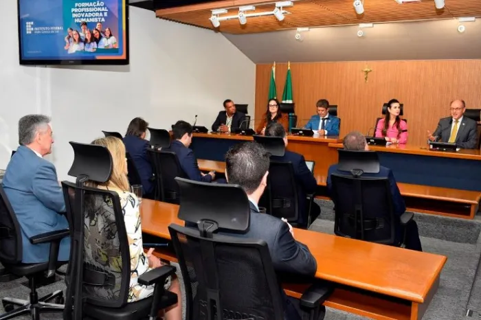 Dirigentes do IFMS se reuniram com deputados para estreitar parceria entre as 2 instituições