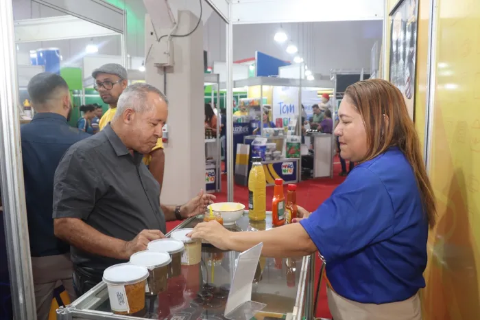 - Empresária Joelma Costa apresenta seus produtos, com apoio do Governo do Estado, em Imperatriz (Foto: Divulgação)