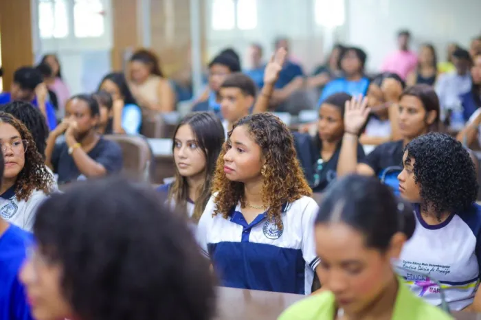 >Registro de estudantes da rede municipal de educação durante evento em homenagem ao Dia do Estudante, realizado no Plenário da Câmara em agosto deste ano / Leonardo Mendonça