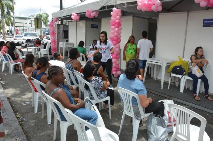 Campanha do Outubro Rosa mobiliza mulheres a cuidar da saúde