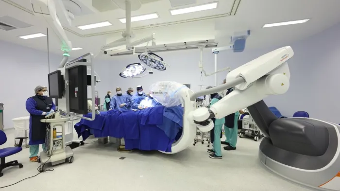 Hospital Regional Hans Dieter Schmidt realiza primeira cirurgia em sala híbrida pelo SUS 