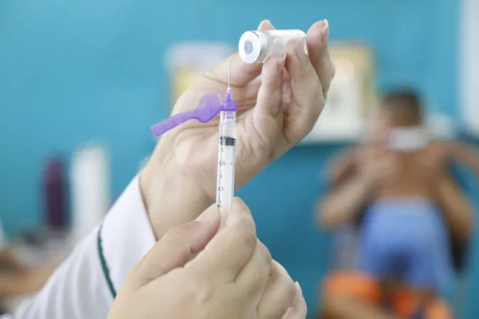 Meningite: saiba como prevenir e identificar os sintomas