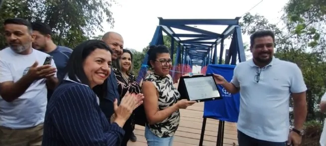 Moradores comemoram entrega na nova Ponte do Pielo, em Barra do Una