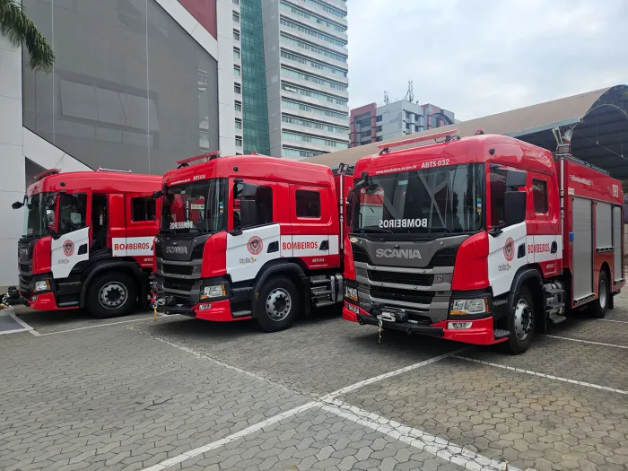 Corpo de Bombeiros recebe novas viaturas de combate a incêndio, ambulâncias e caminhões para Defesa Civil