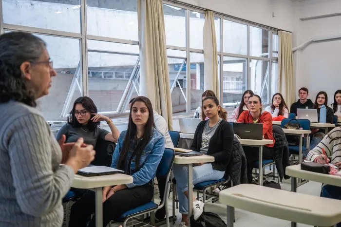 Estudantes têm até esta quarta-feira para se inscrever no Universidade Gratuita