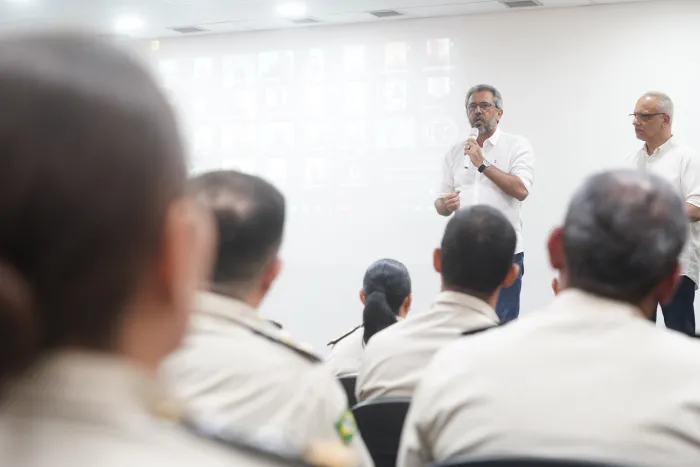 Governador Elmano de Freitas parabeniza Forças de Segurança pelo trabalho durante o 1º turno das Eleições 2024