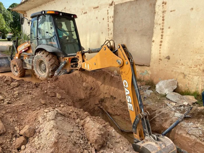 Obras: Via na Folha 31 recebe serviço de drenagem
